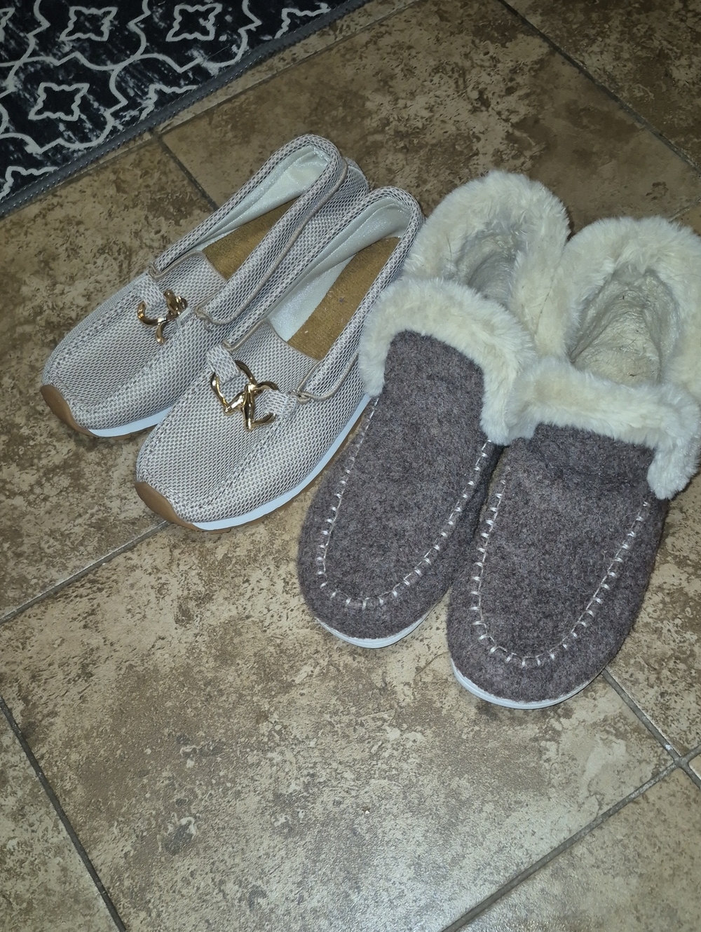 Women’s Cozy Brown Faux-Fur Trim Slip-On Slippers